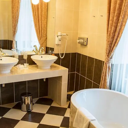 Chateau فندق