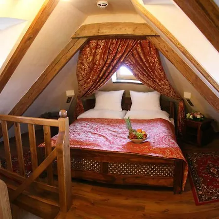 Chateau فندق 4*