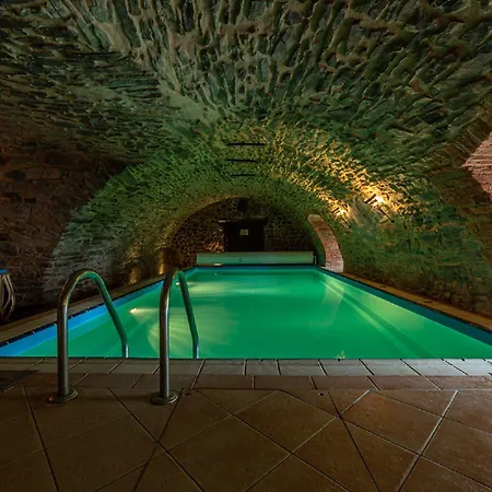 Chateau 4* Zbiroh