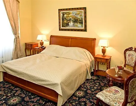Chateau Hotel 4*