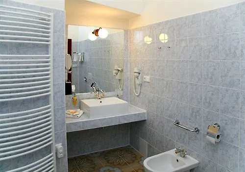 מלון Chateau 4*